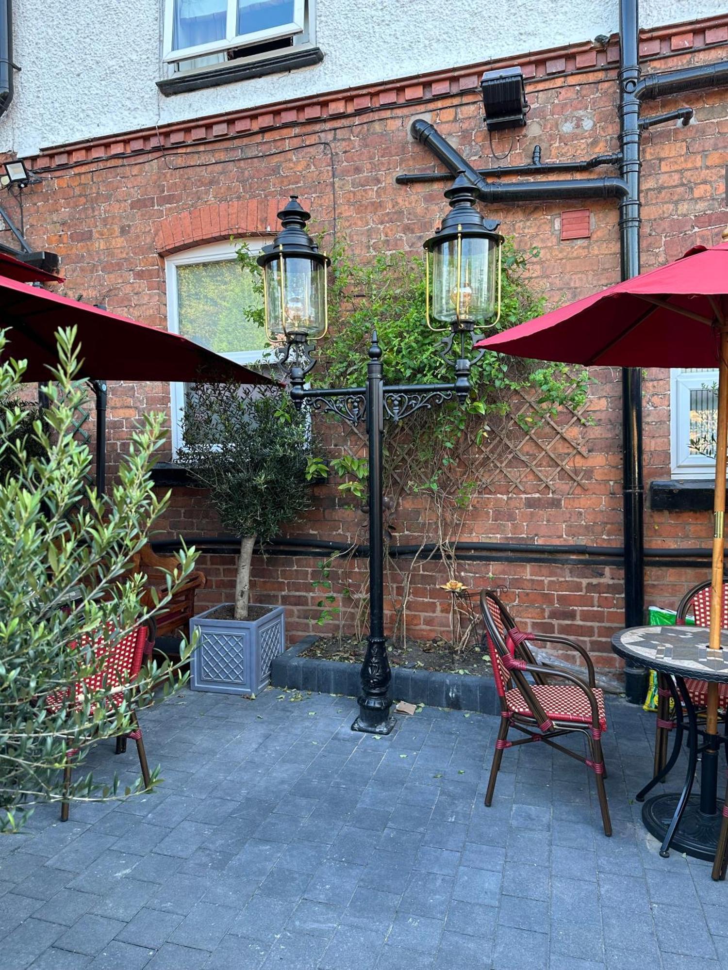 مبيت وإفطار دار ضيافة تشيستر هاوس المظهر الخارجي الصورة The courtyard at the Old Dispensary