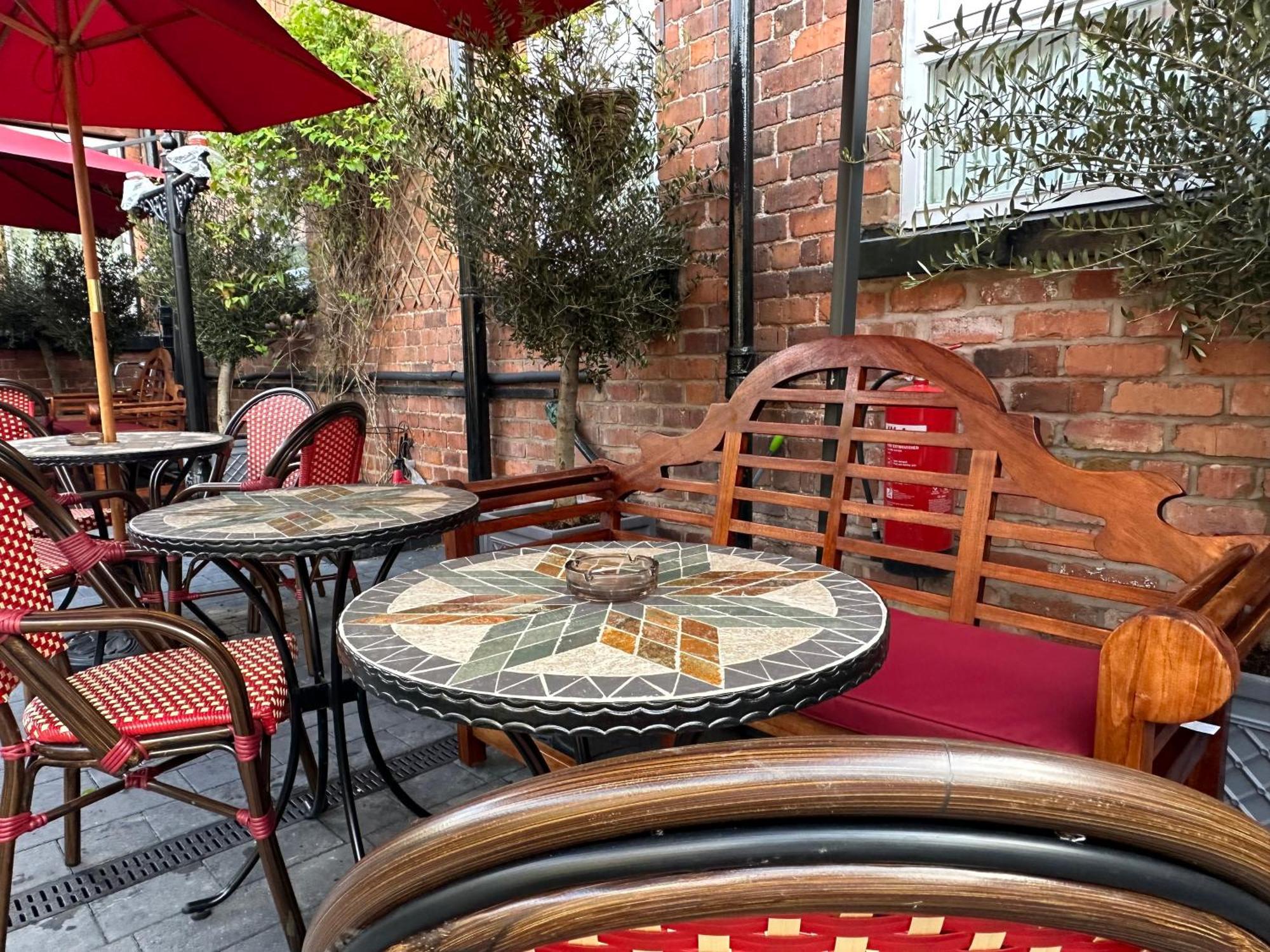مبيت وإفطار دار ضيافة تشيستر هاوس المظهر الخارجي الصورة The patio at the restaurant