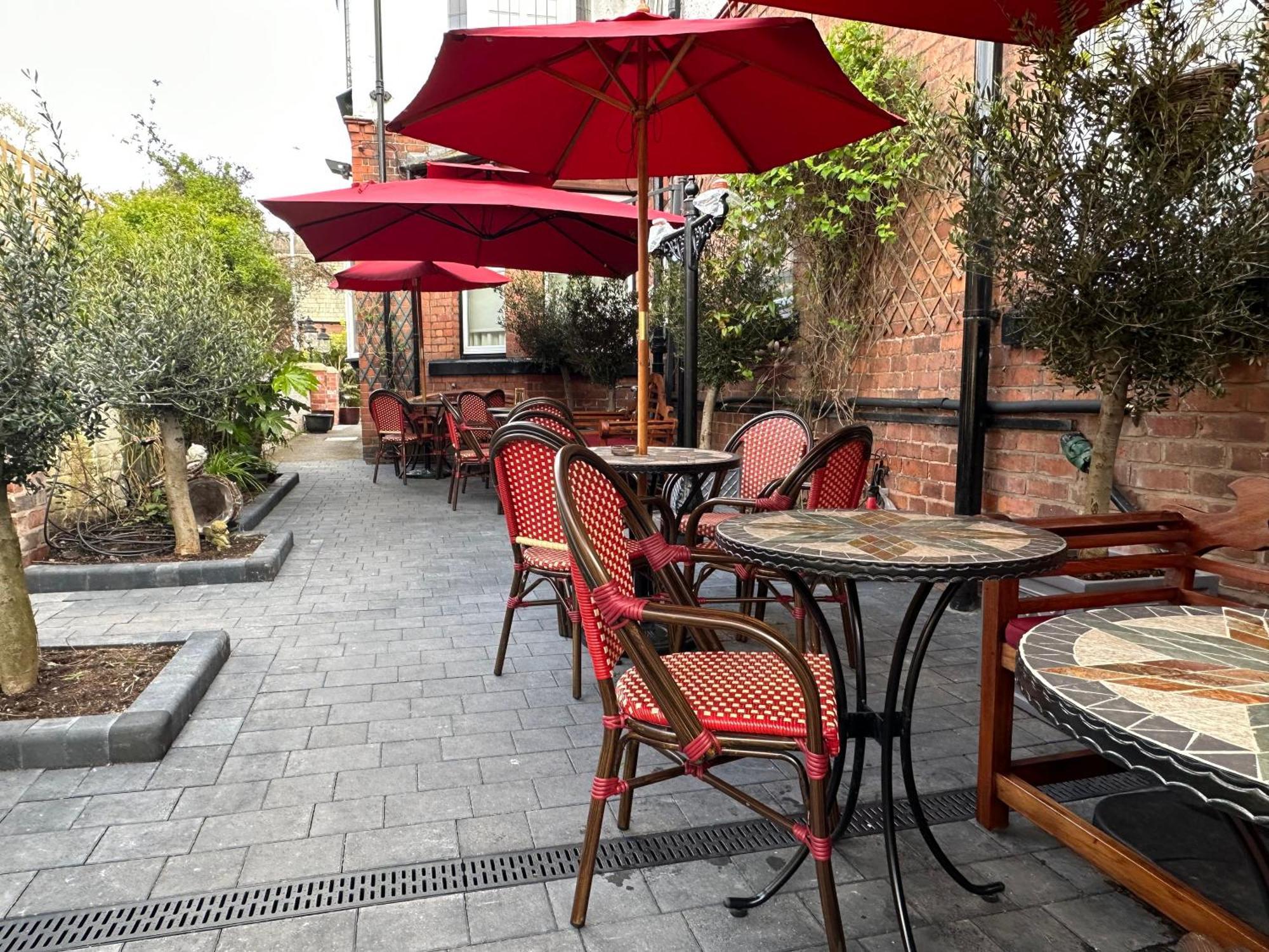 مبيت وإفطار دار ضيافة تشيستر هاوس المظهر الخارجي الصورة The courtyard at the Old Bank Hotel